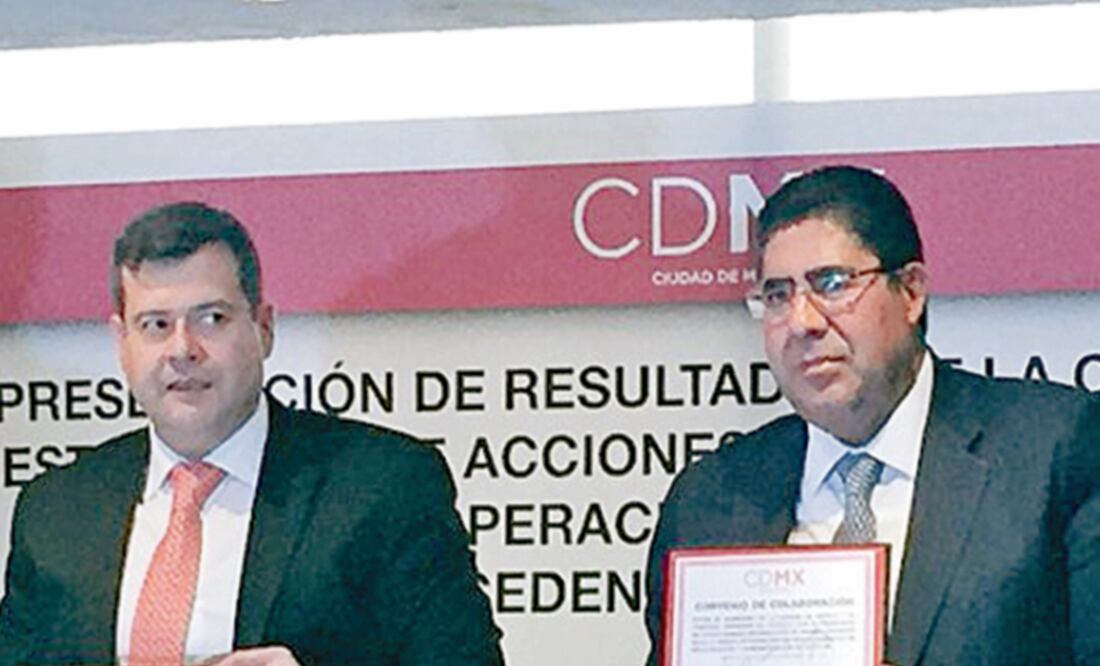 Álvaro Augusto Pérez, presidente del TSJ; José Ramón Amieva, jefe de Gobierno, y Edmundo Garrido, de la PGJ, firmaron el convenio. Foto: ESPECIAL