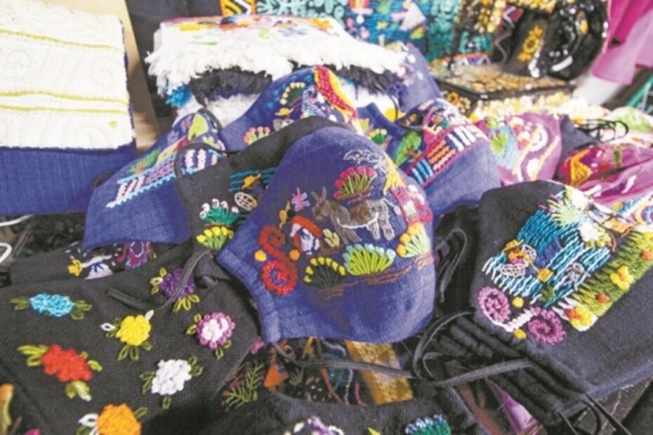 Cubrebocas de artesanas de Michoacán, con calidad de exportación