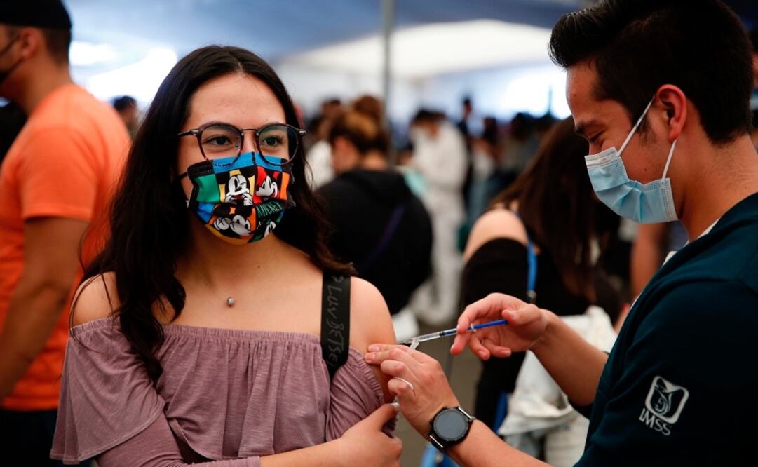 Hasta ahora la única vacuna autorizada para adolescentes en Brasil es la de Pfizer. Foto: EFE