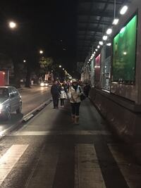 Feligreses arriban a Nunciatura para despedir al Papa