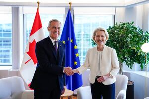Jefa de la Unión Europea invita a Canadá a ser "miembro asociado" del bloque; busca llevar la relación "al nivel más alto"