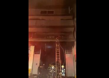 Bomberos extinguen incendio en bodega de la colonia Centro en la CDMX