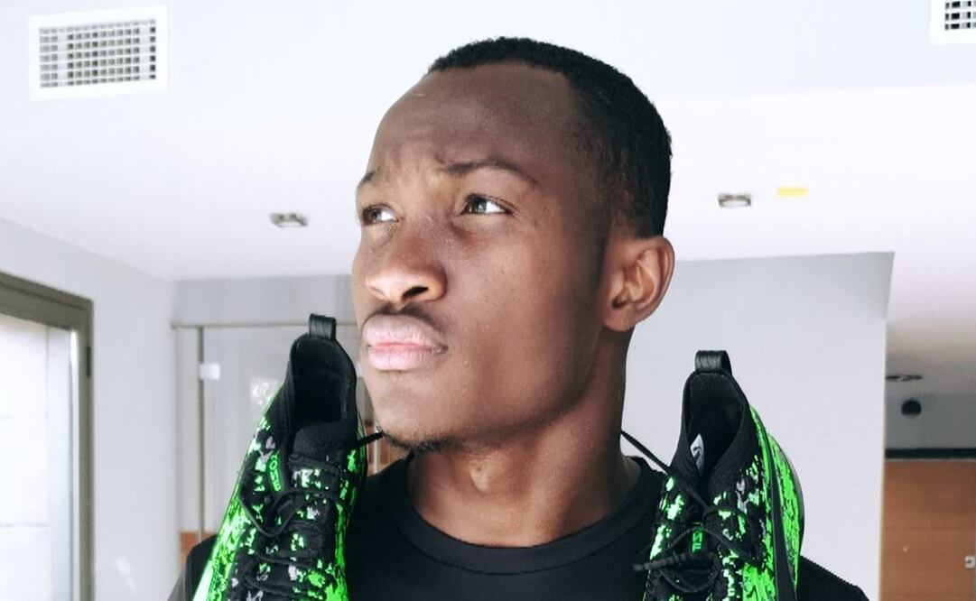 El futbolista Raphael Dwamena muere tras desplomarse en un partido