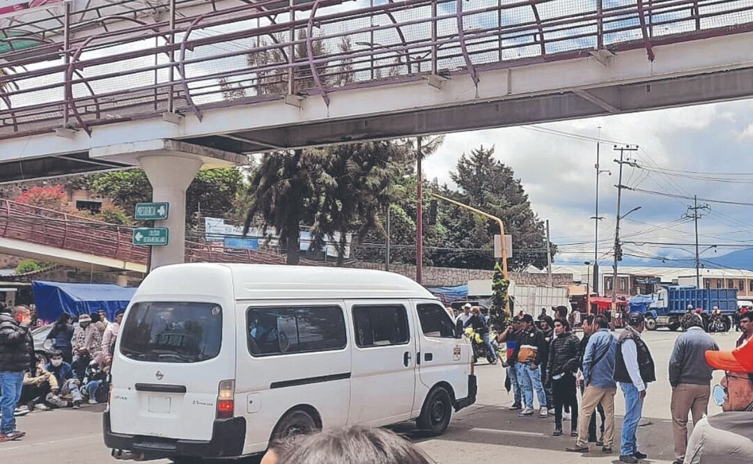 Los integrantes de la CTM bloquearon vialidades en cuatro puntos del municipio. Foto Especial