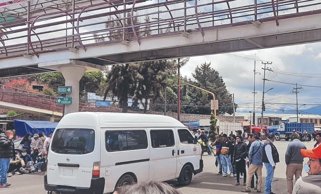 Los integrantes de la CTM bloquearon vialidades en cuatro puntos del municipio. Foto Especial