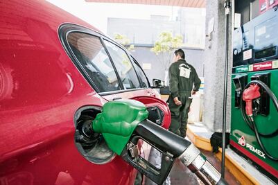 Amagan con gasolinazo; llegaría hasta $20 para 2018