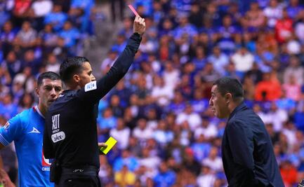 Efraín Juárez se va expulsado en pleno Cruz Azul vs Pumas: reclamos y descontrol en el banquillo