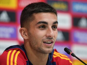 Ferrán Torres niega “más presión” por ser dirigido por su suegro en Qatar 2022