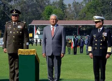 AMLO encabeza ceremonia del Día de la Bandera en Campo Marte