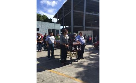 Despiden con honores a policía fallecido en ataque a Fiscalía en Cancún