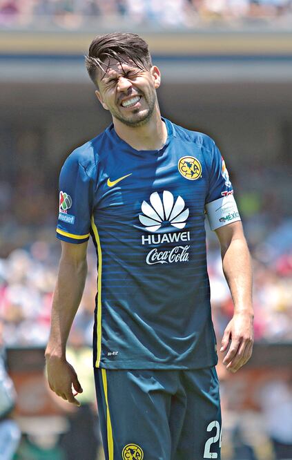 Oribe Peralta prácticamente pasó inadvertido en la cancha del Olímpico Universitario (ALEJANDRA SUÁREZ. IMAGO7)