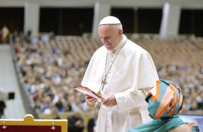Papa Francisco celebra su cumpleaños con misa y desayuno con indigentes 
