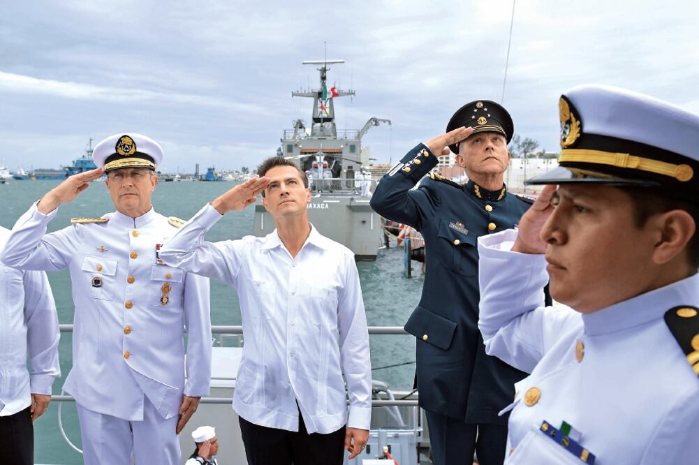 El presidente de la México, Enrique Peña Nieto, dijo que su compromiso es asegurar que cada marino y soldado reciba una adecuada preparación y cuente con la s mejores herramientas (ESPECIAL)