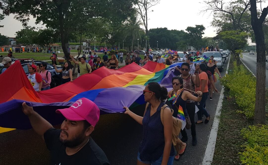 Durante la novena marcha del colectivo LGBT (lésbico, gay, bisexual y transgénero) demandaron que los candidatos a la gubernatura se pronuncien sobre el tema de la diversidad sexual. (FOTO: LEOBARDO PÉREZ. EL UNIVERSAL)