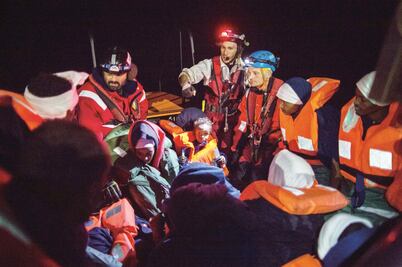 Rescatan a 370 migrantes en el Mediterráneo 