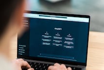 Prompts de IA que te ahorran horas de trabajo al resumir correos y tareas