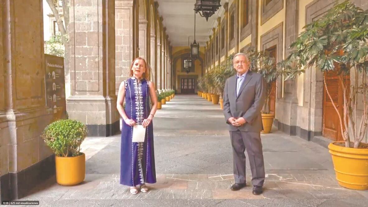 El presidente Andrés Manuel López Obrador y su esposa, la doctora Beatriz Gutiérrez Müller, en Palacio Nacional, pidieron no visitar a las madres. TOMADA DE VIDEO