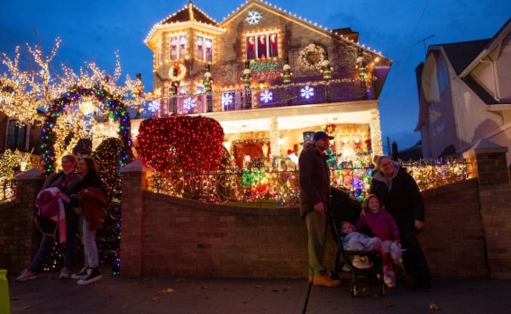 Dyker Heights, el barrio donde la gente enloquece con los adornos navideños