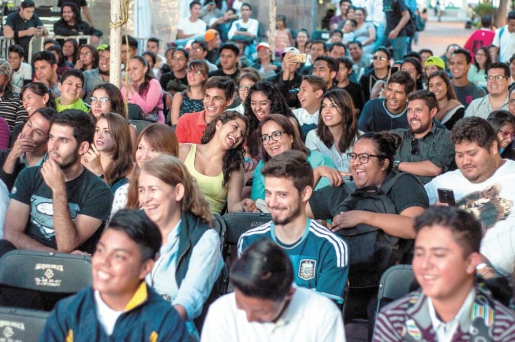 Según el Inegi, los millennials representan la mayor parte de los contribuyentes, pero también 60% de la población sin empleo; anhelan vivienda, auto, estudios, trabajo, hijos y son conscientes del panorama económico adverso. Foto/ARCHIVO EL UNIVERSAL