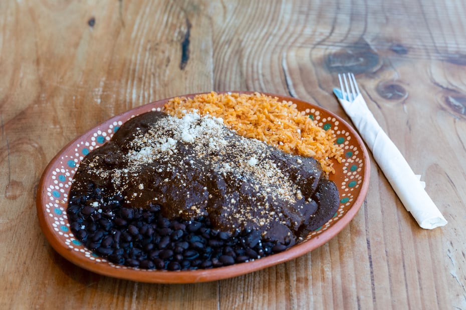 El mole puede quedar picoso si se excedió en la cantidad de chiles en su preparación. Foto: Pexels
