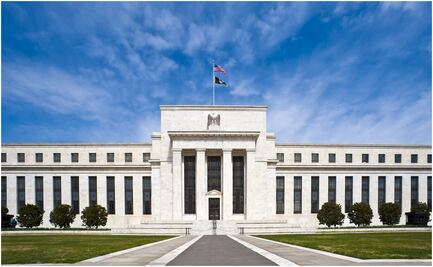 Alista renuncia una gobernadora de la Fed; sale en momento delicado del banco central y presiones de Trump para bajar tasas de interés