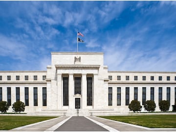 Fed inicia una nueva reunión sin prisa por bajar las tasas de interés; continúa la presión de Trump por reducirlas