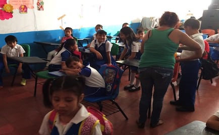 Padres de familia reabren dos escuelas en Tapachula