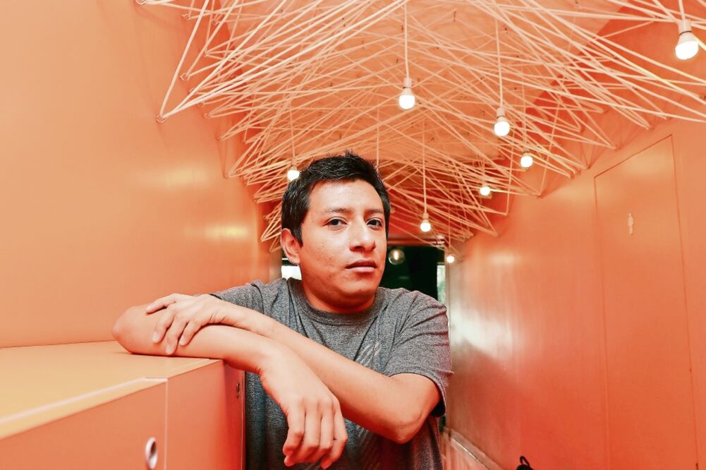 Ángel Tello y otros makers son fundadores de la empresa MATE, que recientemente ganó el segundo lugar en el certamen Misiones Espaciales México 2016, de la Agencia Espacial Mexicana, por el diseño de una antena con un costo accesible (ARIEL OJEDA)