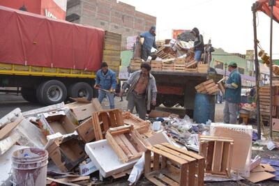 Desalojan a 500 vendedores ambulantes en Tlalnepantla