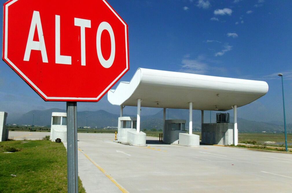 La construcción de la central que debía reunir 5 regiones comerciales en un punto de Puebla, está concluida pero sin uso; a ninguna empresa le interesó invertir. 