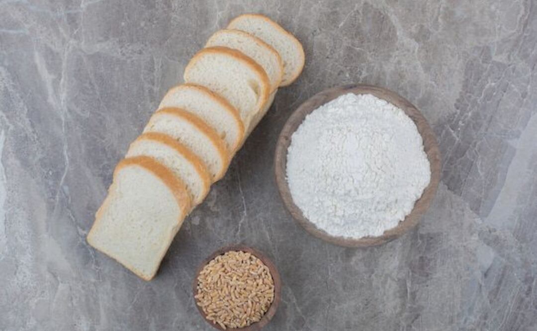 Las harinas refinadas dominan la mayoría de los alimentos procesados. Fuente: Freepik.