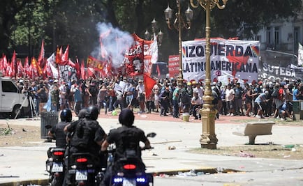 Registran enfrentamientos en protestas por reforma de pensiones en Argentina
