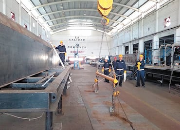 Construye Marina barcos recolectores de sargazo