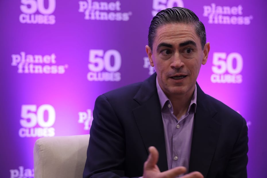 Sobre el impacto de este modelo de negocio, el director ejecutivo de Planet Fitness en México, David Raya Medina, detalló durante la entrevista concedida en el evento las razones que explican el rápido crecimiento de la cadena en el territorio nacional.
Foto: El Universal