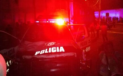 Patrulla atropella a familia; muere niña y su papá