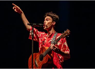 Jacob Collier rinde homenaje a la voz humana