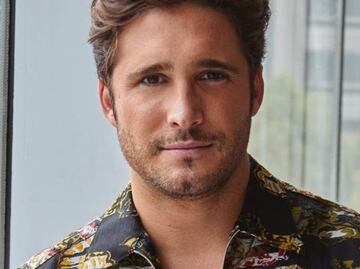 Diego Boneta es duramente criticado por "forzar" a un caballo a galopar sobre la arena