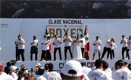 Leyendas del boxeo mexicano imparten la Clase Nacional de Boxeo; así lo vivió el Zócalo de la Ciudad de México