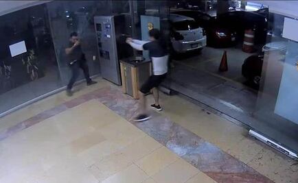 Asesinan a balazos a hombre cuando pagaba el estacionamiento en plaza comercial de Cuernavaca