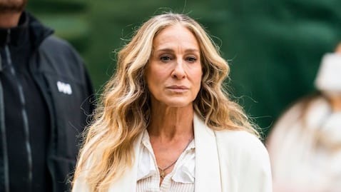 "Hay tanta charla misógina sobre nosotras", dice Sarah Jessica Parker tras críticas sobre su aspecto y sus canas