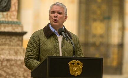 Pide Gustavo Petro a Iván Duque suspender la compra de aviones en Chile 