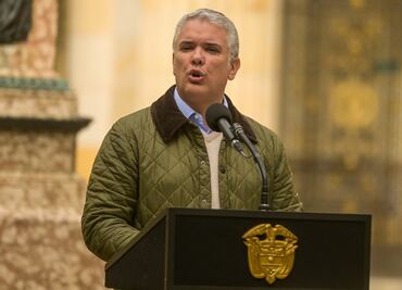 Pide Gustavo Petro a Iván Duque suspender la compra de aviones en Chile