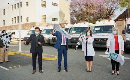 Entrega IMSS ambulancias compradas con aguinaldo donado por altos funcionarios del gobierno