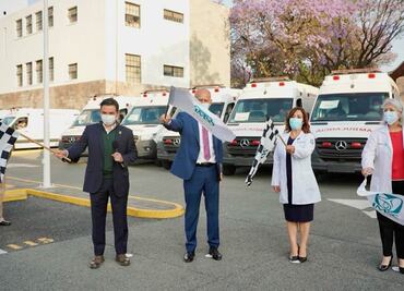 Entrega IMSS ambulancias compradas con aguinaldo donado por altos funcionarios del gobierno