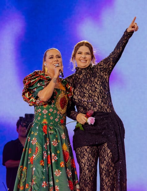 Yuridia y Edith Márquez en el Estadio GNP.
FOTOS CORTESÍA OCESA: LAURA VILLEGAS.