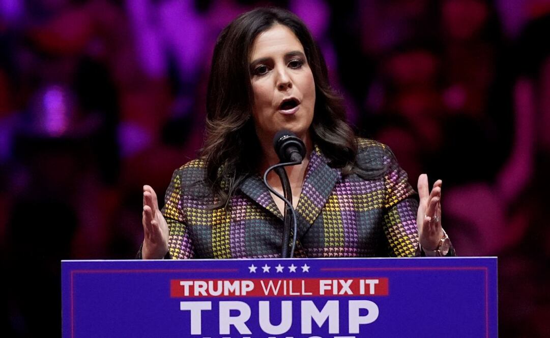 La representante Elise Stefanik, republicana por Nueva York, habla ante el expresidente Donald Trump, candidato presidencial republicano, en un mitin de campaña en el Madison Square Garden, el domingo 27 de octubre de 2024, en Nueva York. Foto: AP