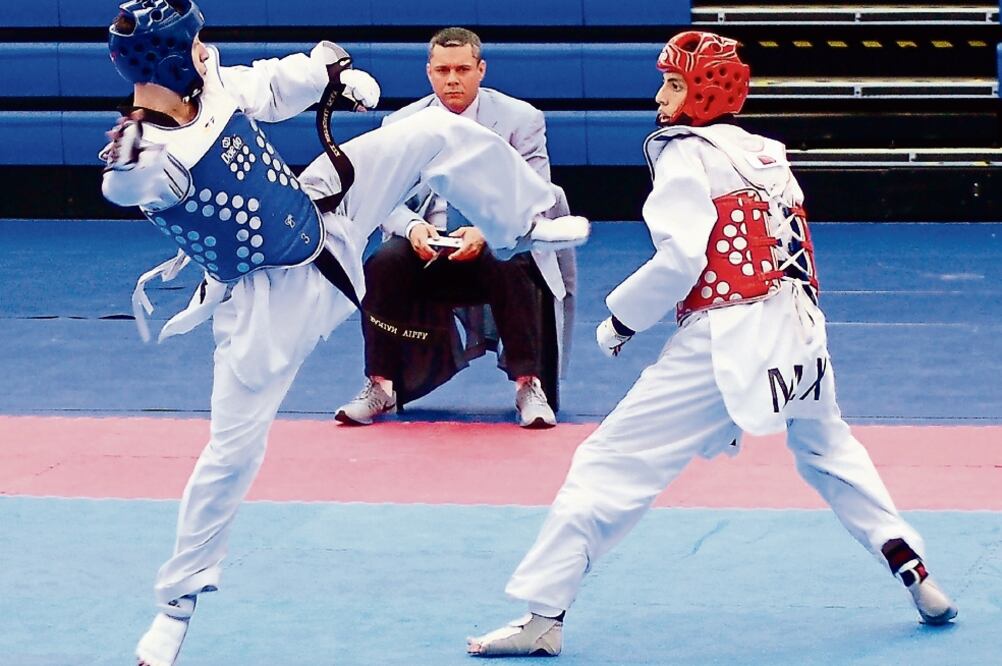 Gutiérrez (der.) cumplió como favorito en la categoría de -68 kilos (JAM MEDIA)