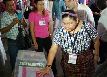 Menchú aconseja construir museos en memoria de los 43