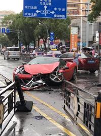Mujer destruye Ferrari 458 en China después de rentarlo