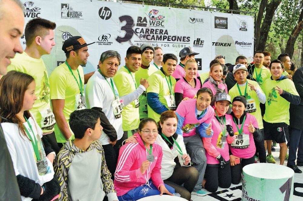 La comunidad boxística se divirtió en la “Carrera de Campeones” (CORTESÍA ALMA MONTIEL. CMB)
